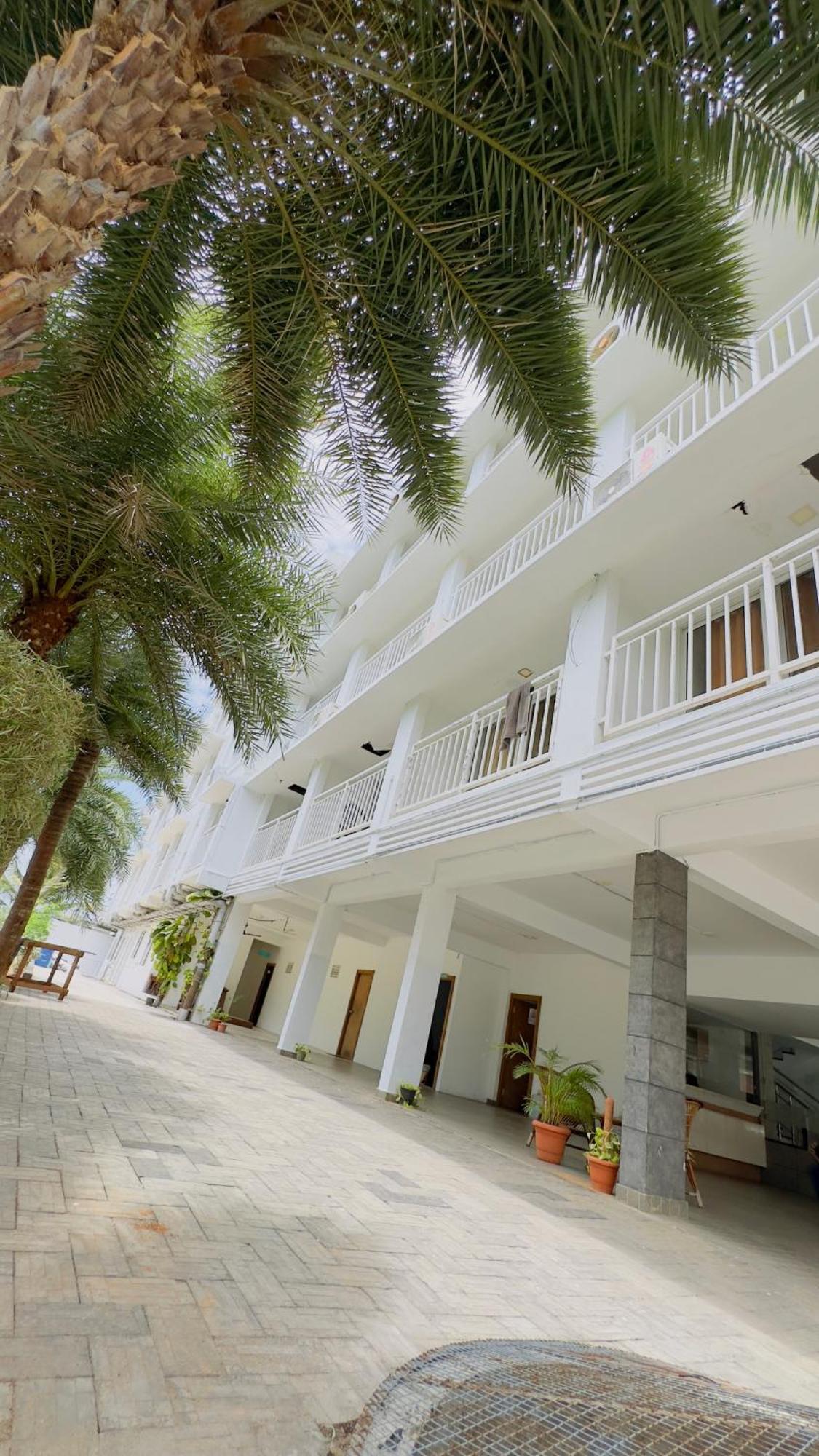 Hotel Lets Stay Kochi Bagian luar foto