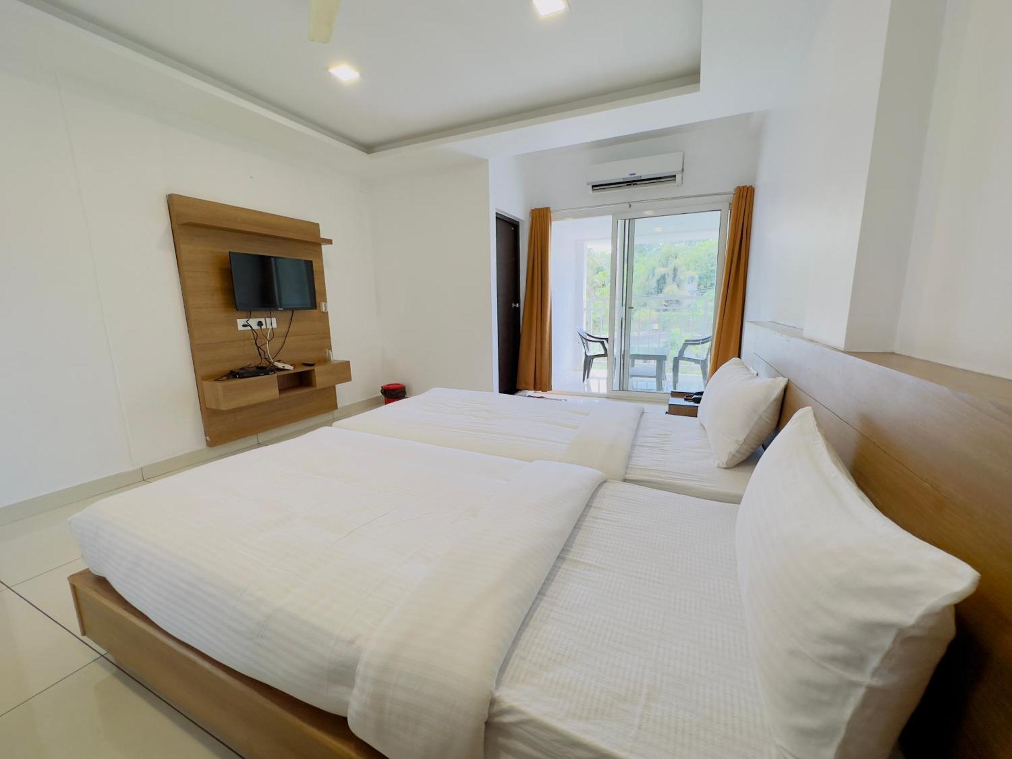 Hotel Lets Stay Kochi Bagian luar foto