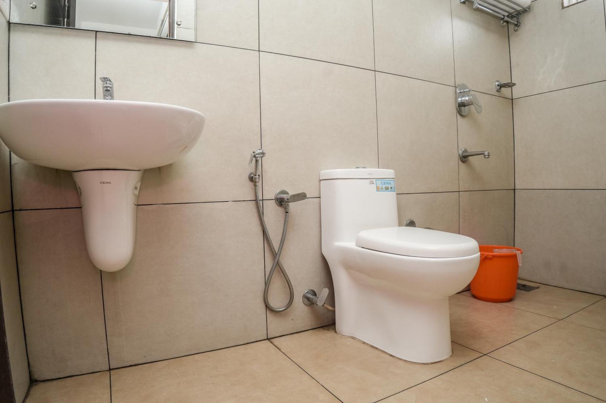 Hotel Lets Stay Kochi Bagian luar foto