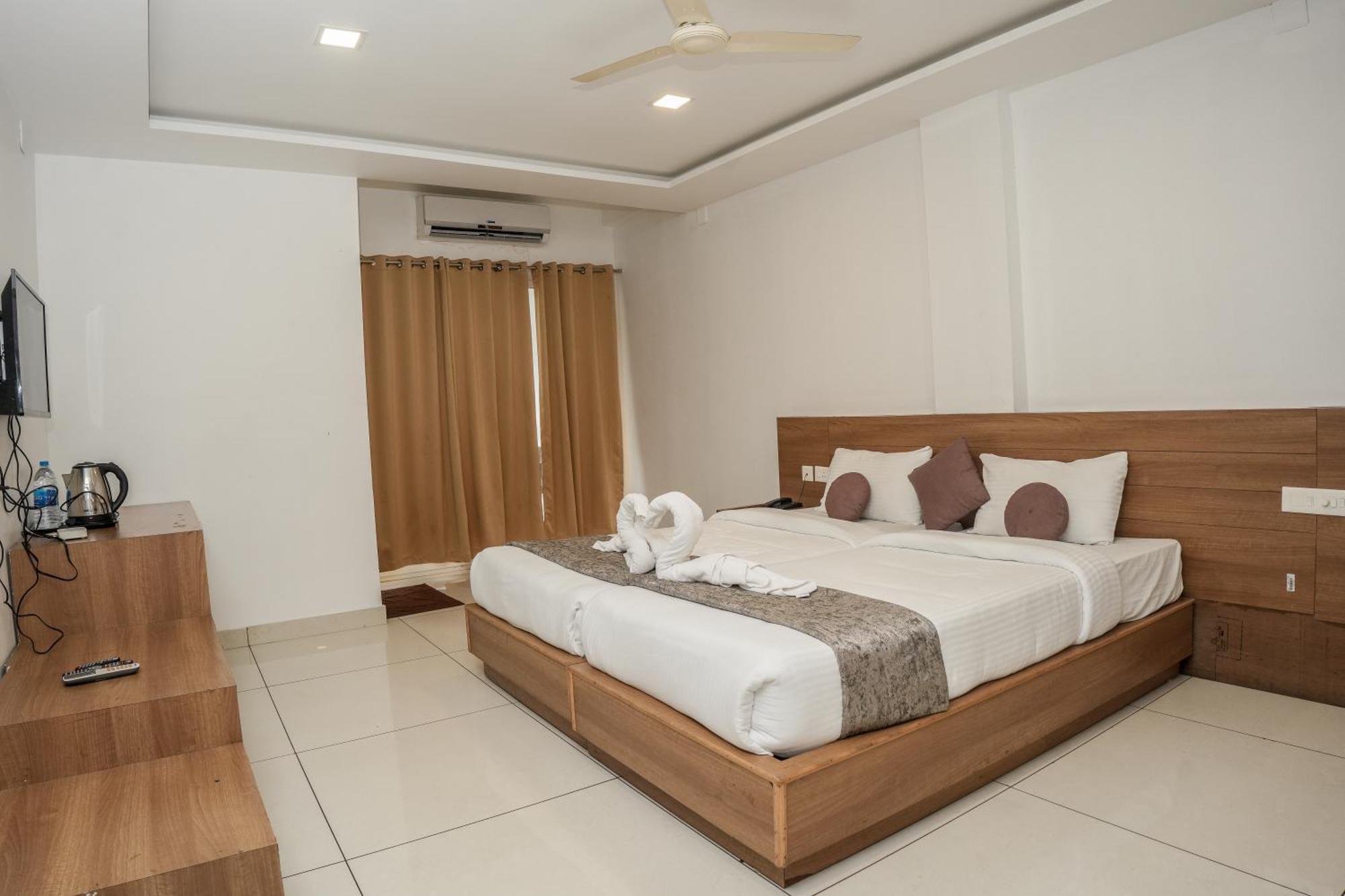 Hotel Lets Stay Kochi Bagian luar foto