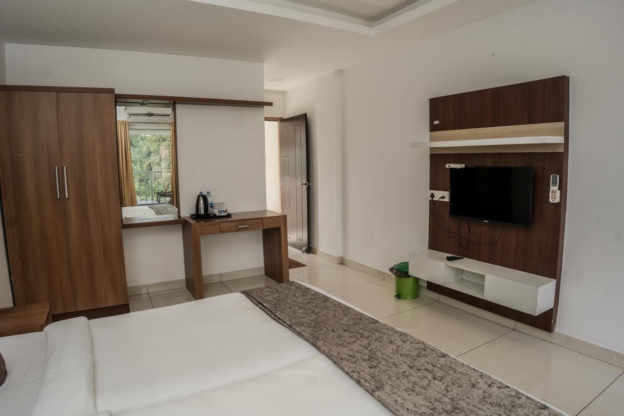 Hotel Lets Stay Kochi Bagian luar foto