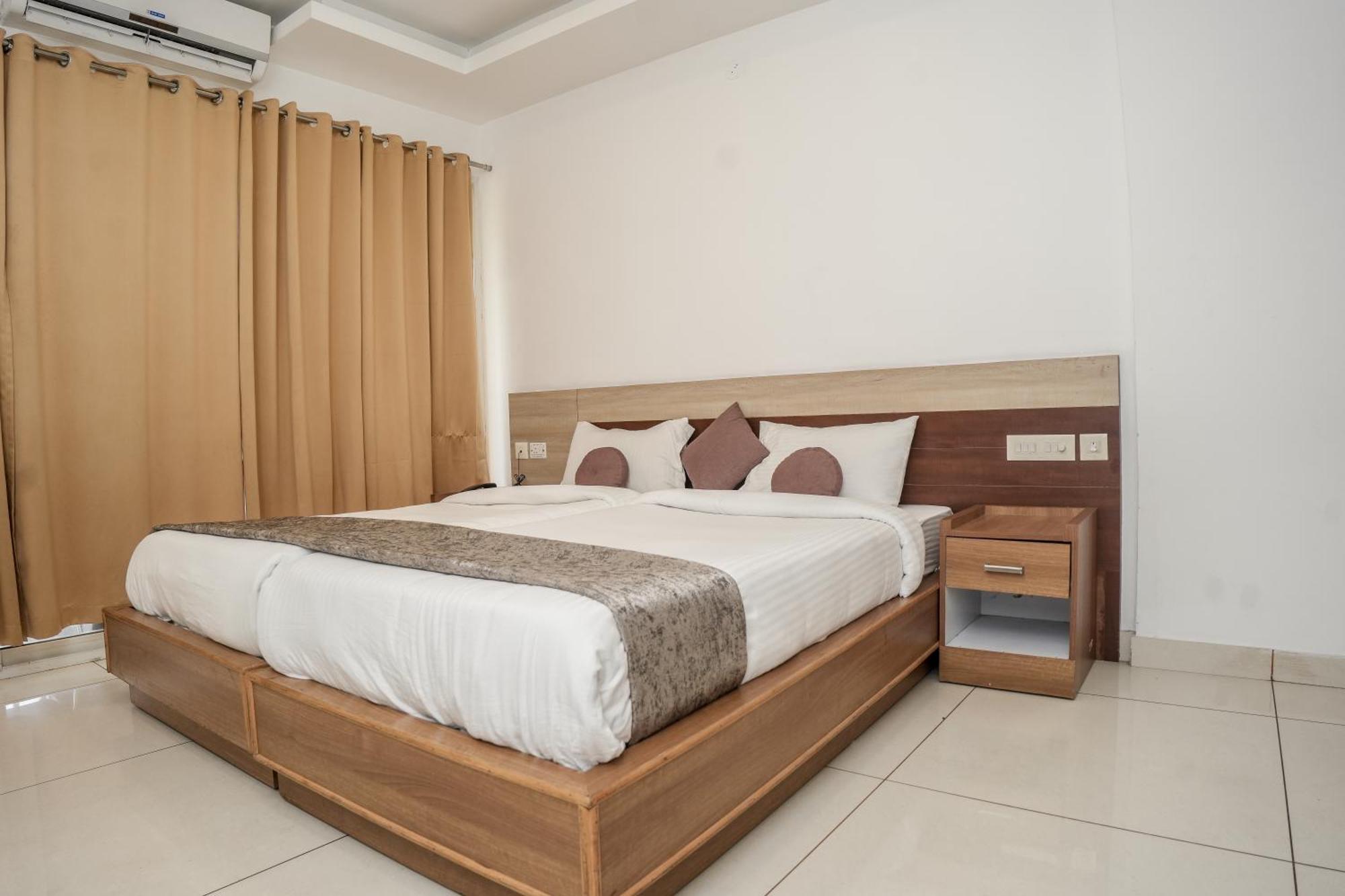 Hotel Lets Stay Kochi Bagian luar foto