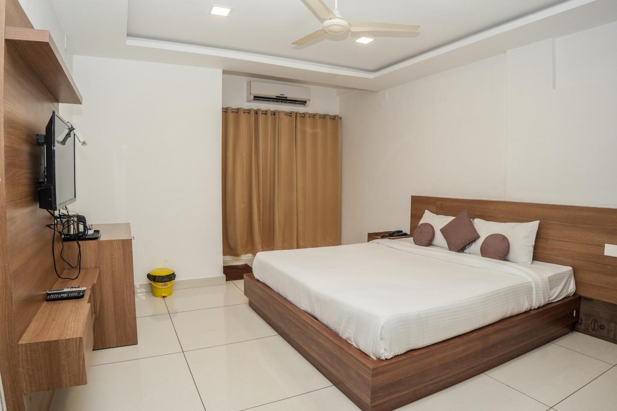 Hotel Lets Stay Kochi Bagian luar foto