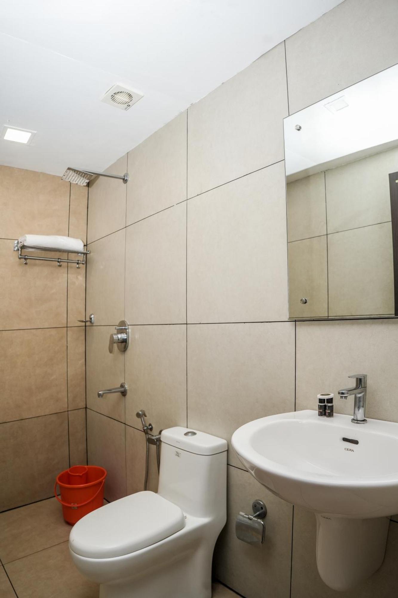 Hotel Lets Stay Kochi Bagian luar foto