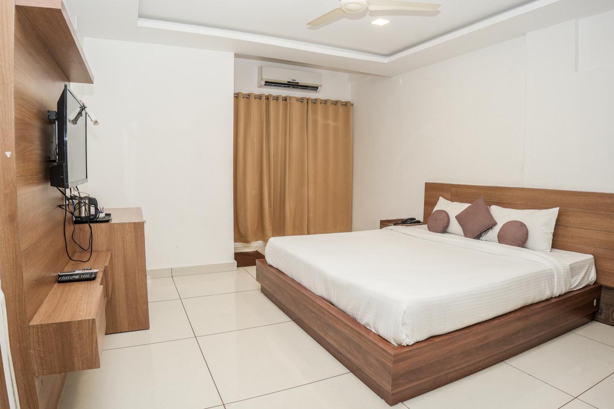 Hotel Lets Stay Kochi Bagian luar foto
