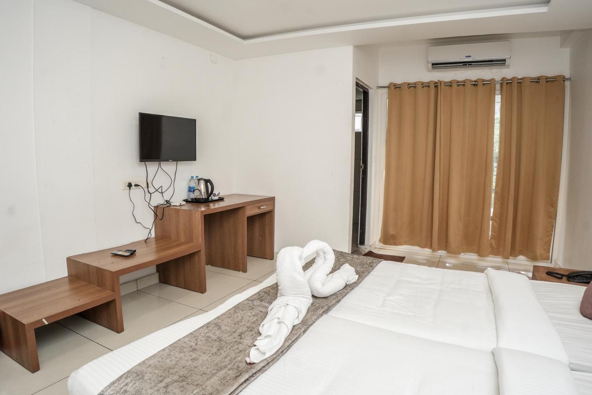 Hotel Lets Stay Kochi Bagian luar foto