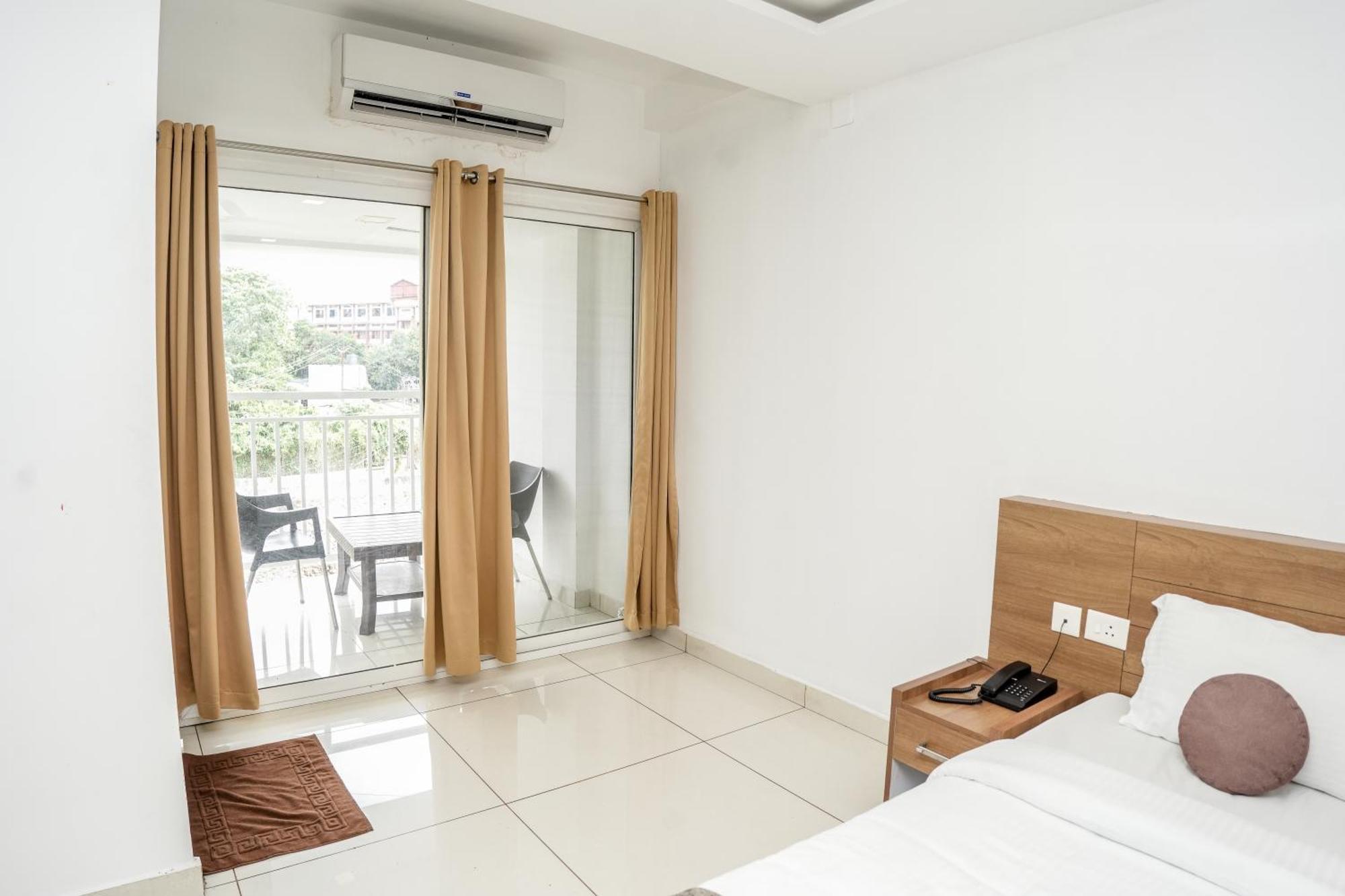 Hotel Lets Stay Kochi Bagian luar foto