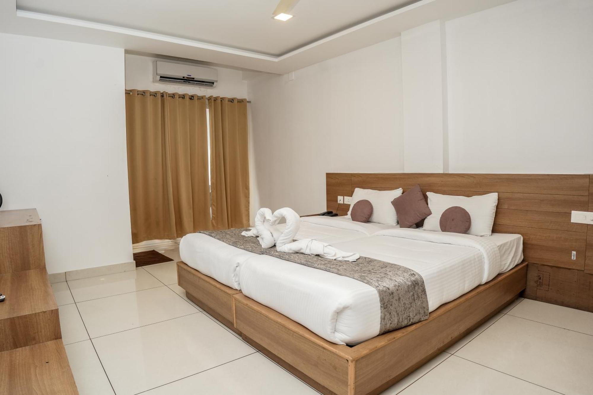 Hotel Lets Stay Kochi Bagian luar foto