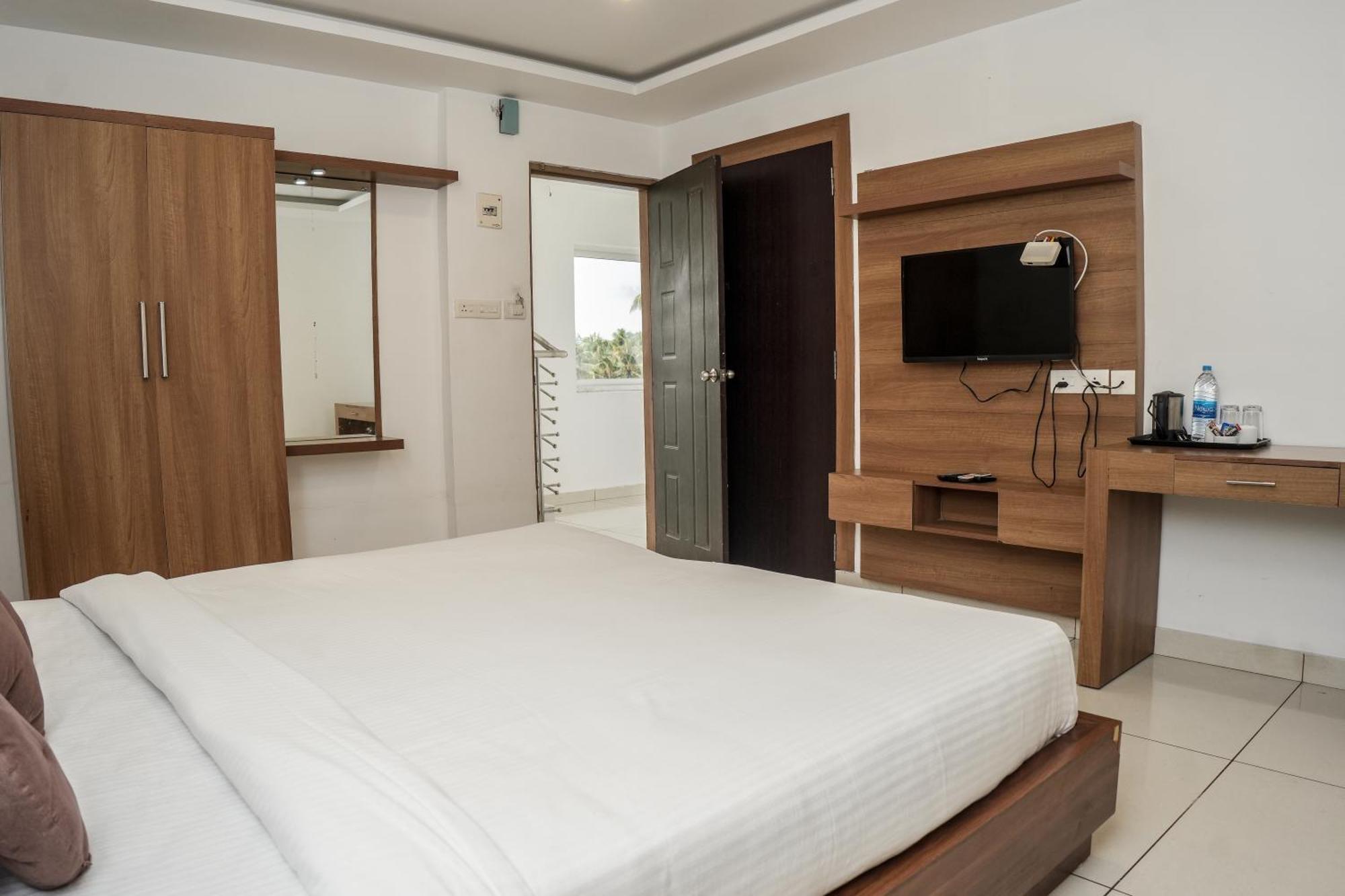 Hotel Lets Stay Kochi Bagian luar foto