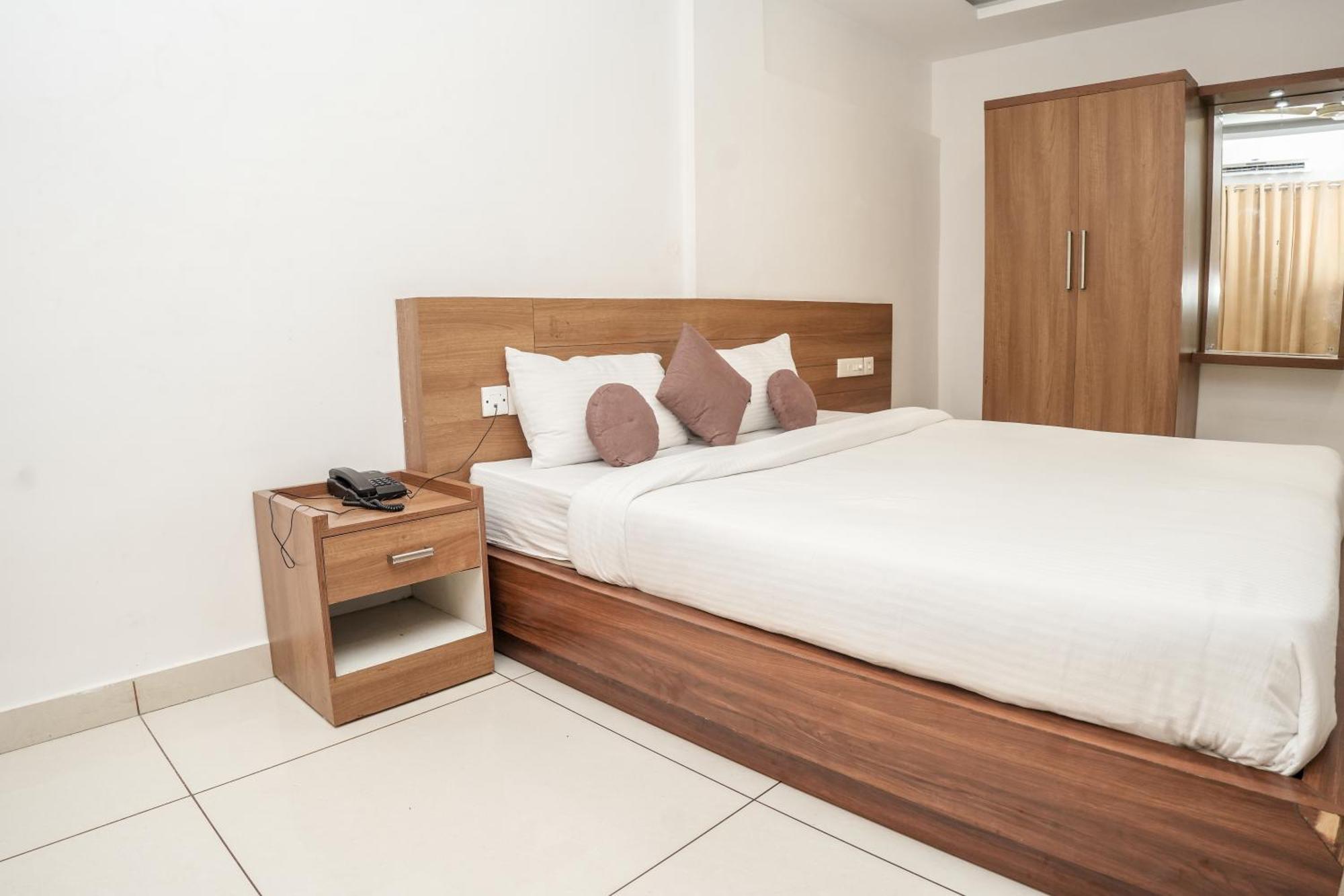 Hotel Lets Stay Kochi Bagian luar foto