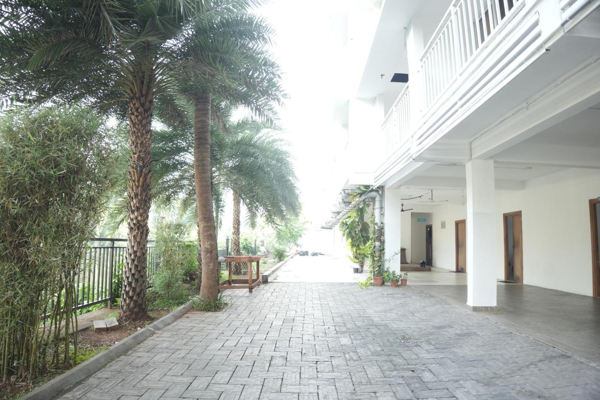 Hotel Lets Stay Kochi Bagian luar foto